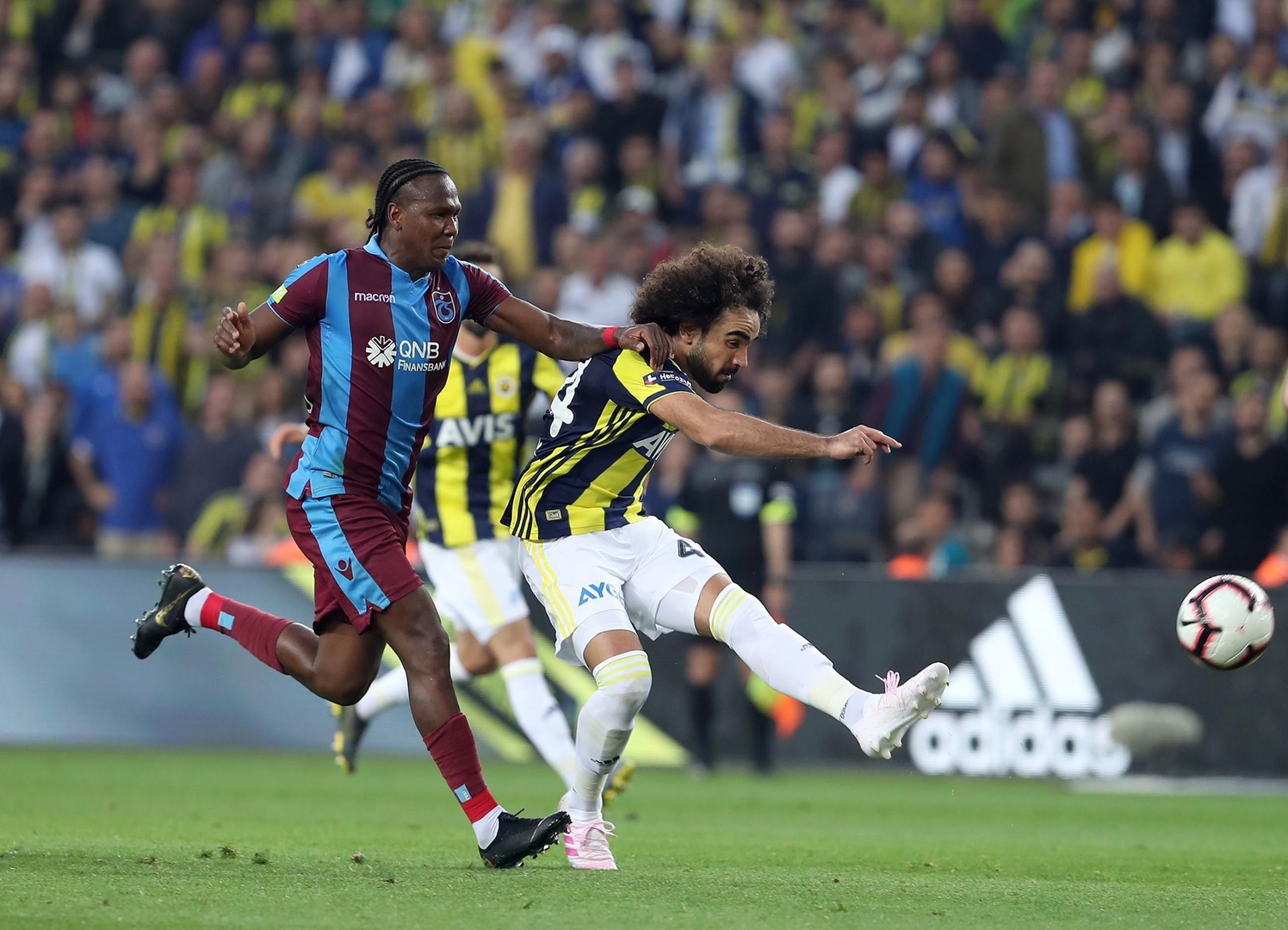 Super fb. Фенербахче игроки. Ayirmalar. Аккумулятор fb super nova 80d26r. Волкан демирель вратарь.