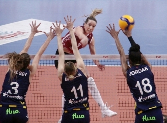 Fenerbahçe'miz set vermeden galip - Voleybol